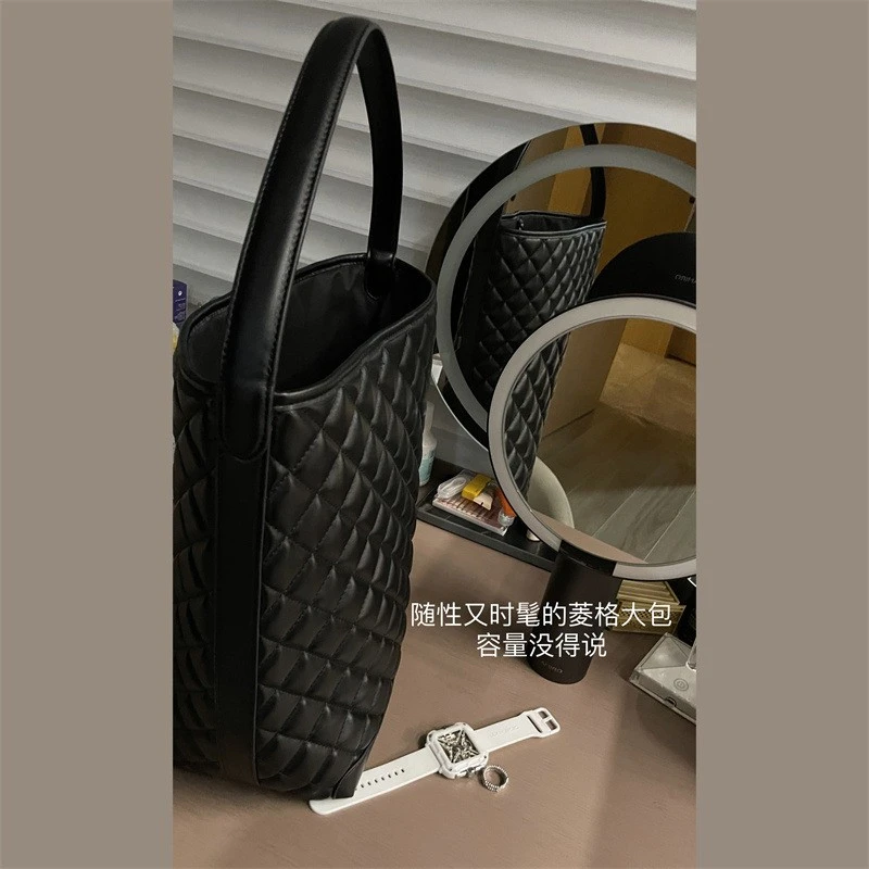 包包女大容量2023春夏新款黑色菱格托特包高级感百搭水桶包单肩包