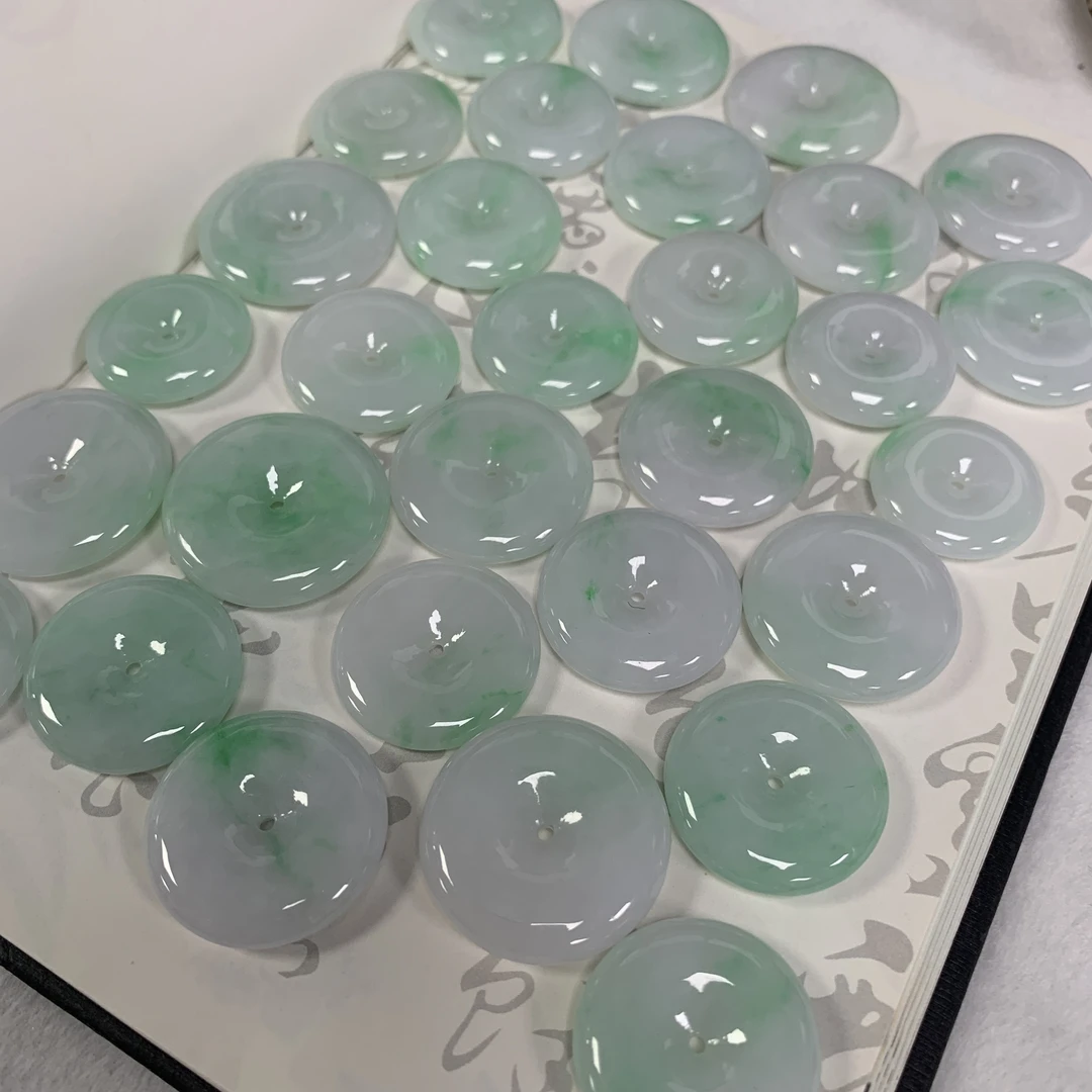 缅甸天然A翡翠飘金丝翠时尚素款翡翠平安扣吊坠-多样性发其一