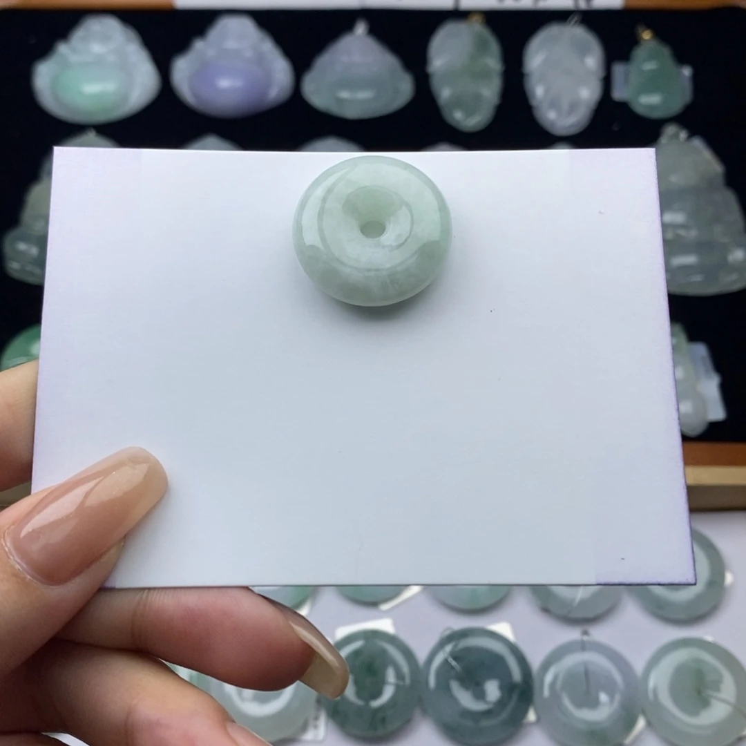 翡翠颈饰未镶嵌平安扣