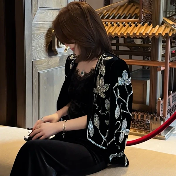 LUXURYMEMO  【夜巴黎】冰醋丝绒重工订珠奢华气质外套