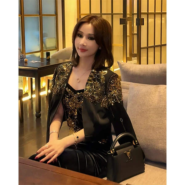 LUXURYMEMO【千金】质感诠释经典轮廓线珠珠外套