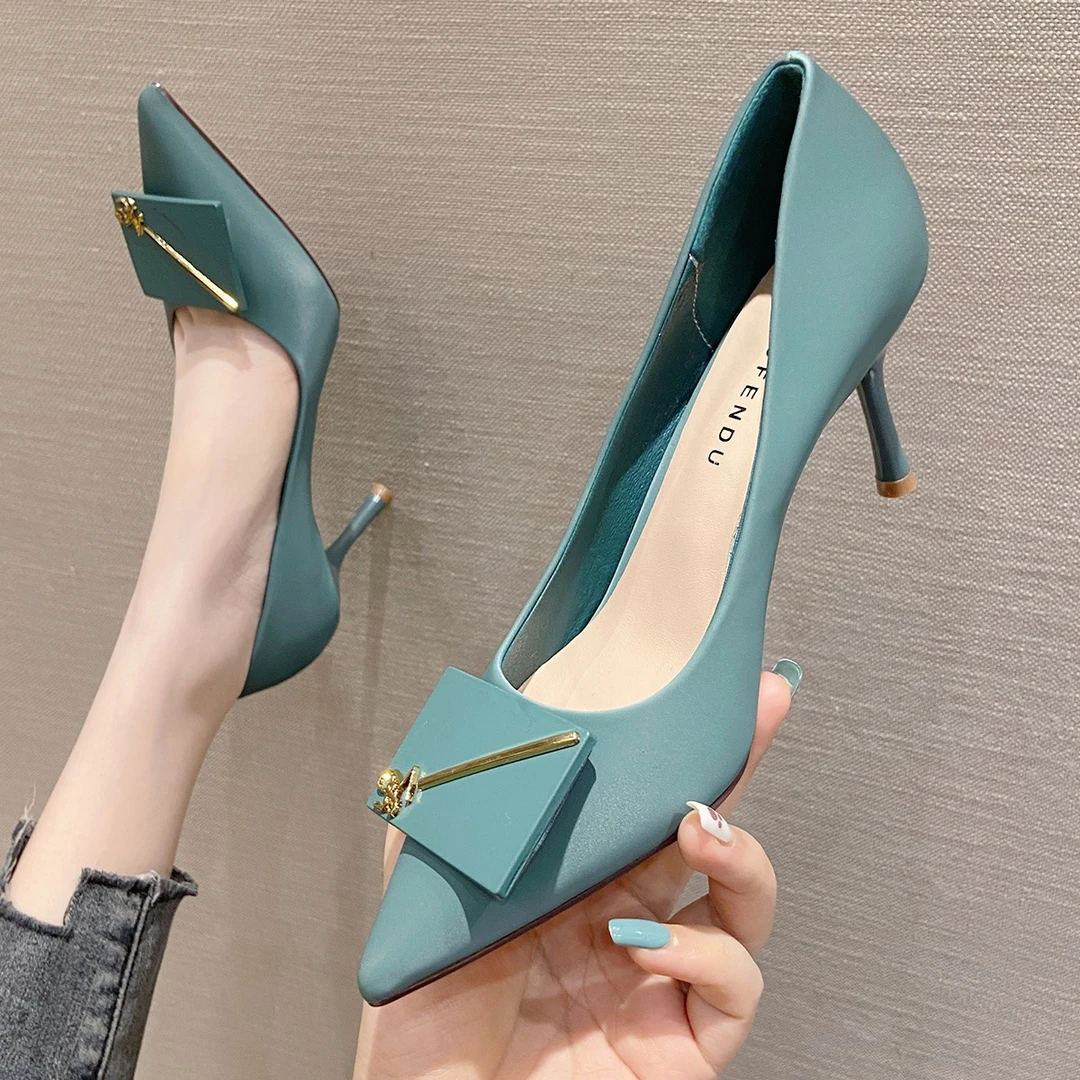 2751高跟鞋女早春新款法式小高跟细跟尖头方扣百搭时尚单鞋