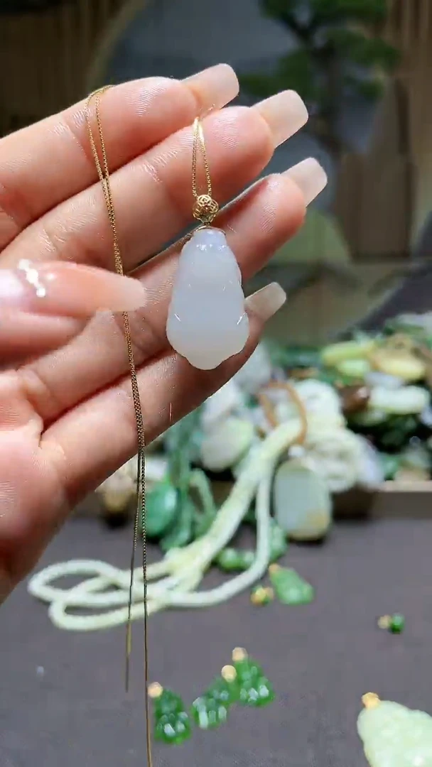 【闪购商品】和田玉挂件18K金镶嵌1