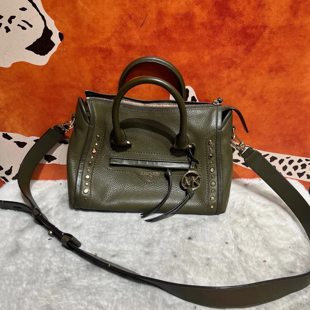 95新 MICHAELKORS/迈克高仕 11093 斜挎包