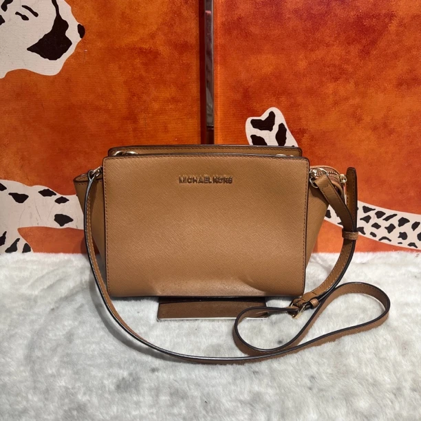 95新 MICHAELKORS/迈克高仕 11263 斜挎包
