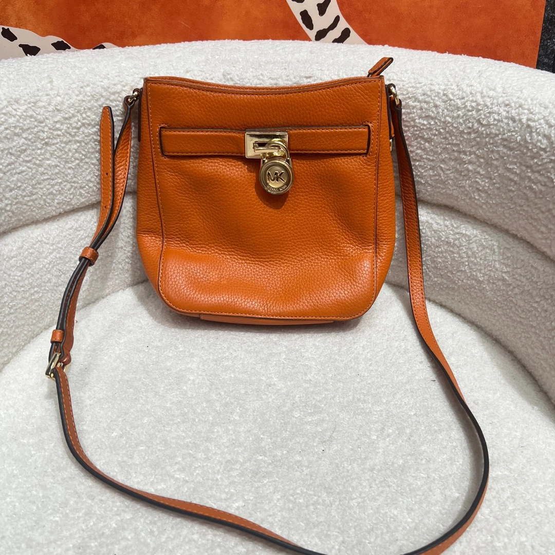 95新 MICHAELKORS/迈克高仕 1725 女士斜挎包