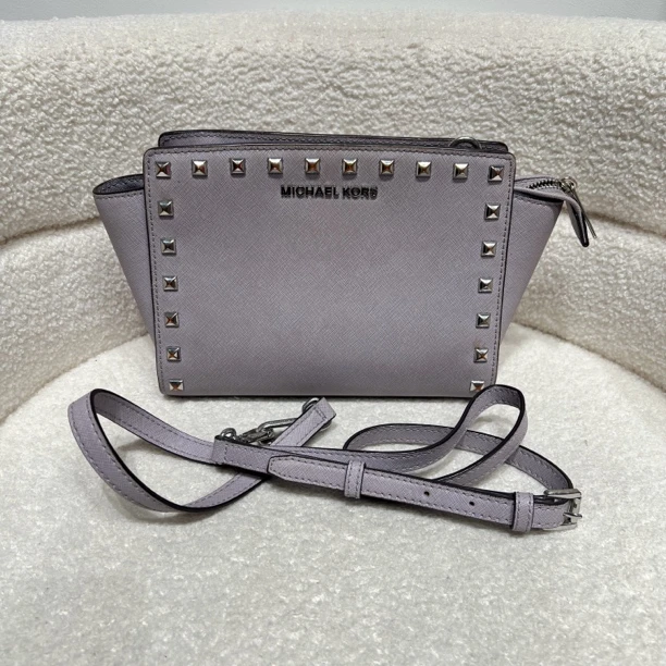 90新 MICHAELKORS/迈克高仕 铆钉单肩斜挎包