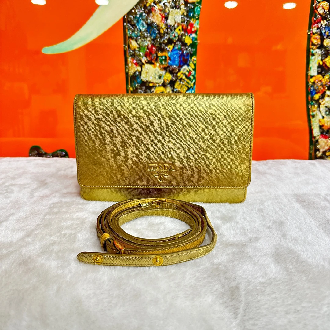 95新 Prada/普拉达 金色单肩包