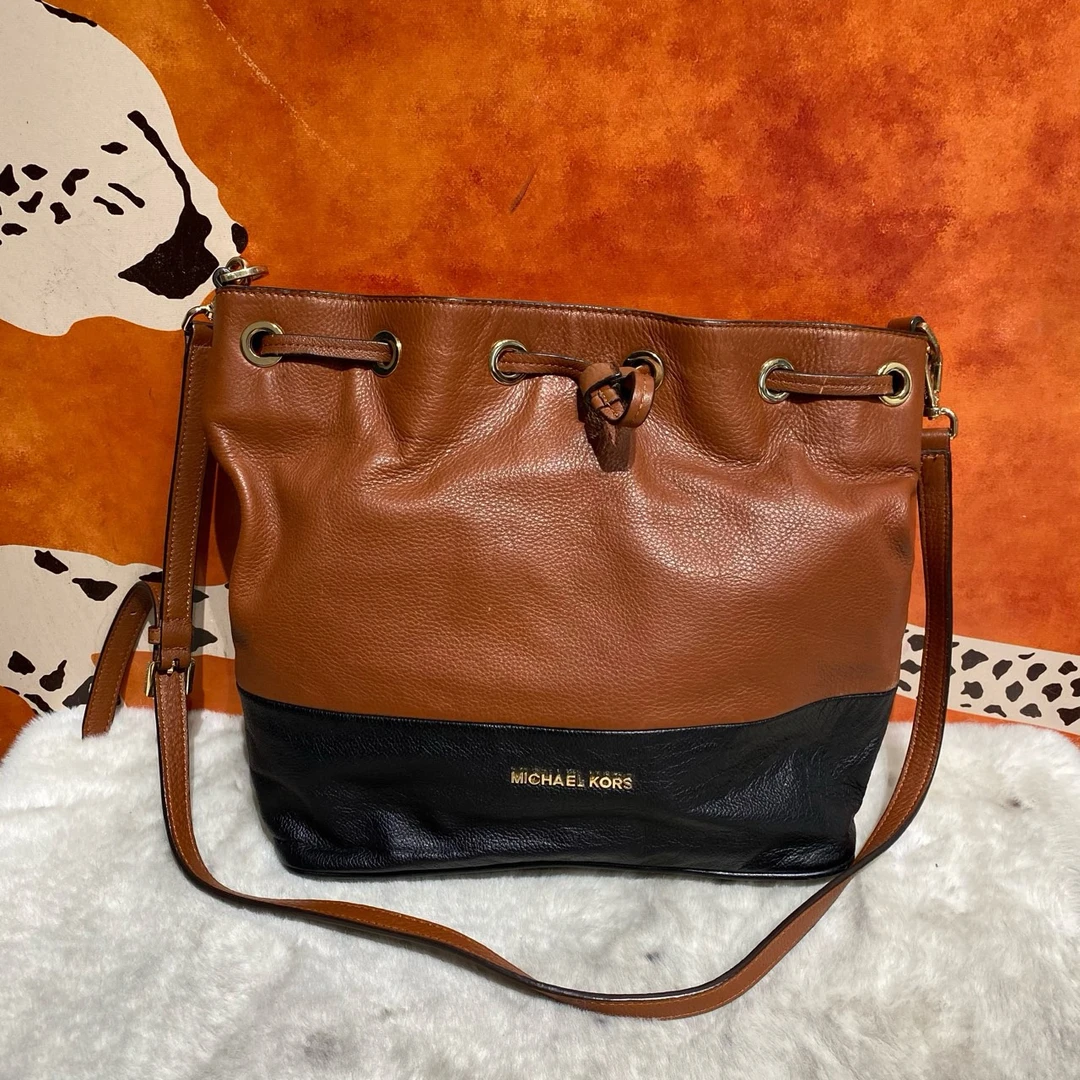 95新 MICHAELKORS/迈克高仕 10532 斜挎包