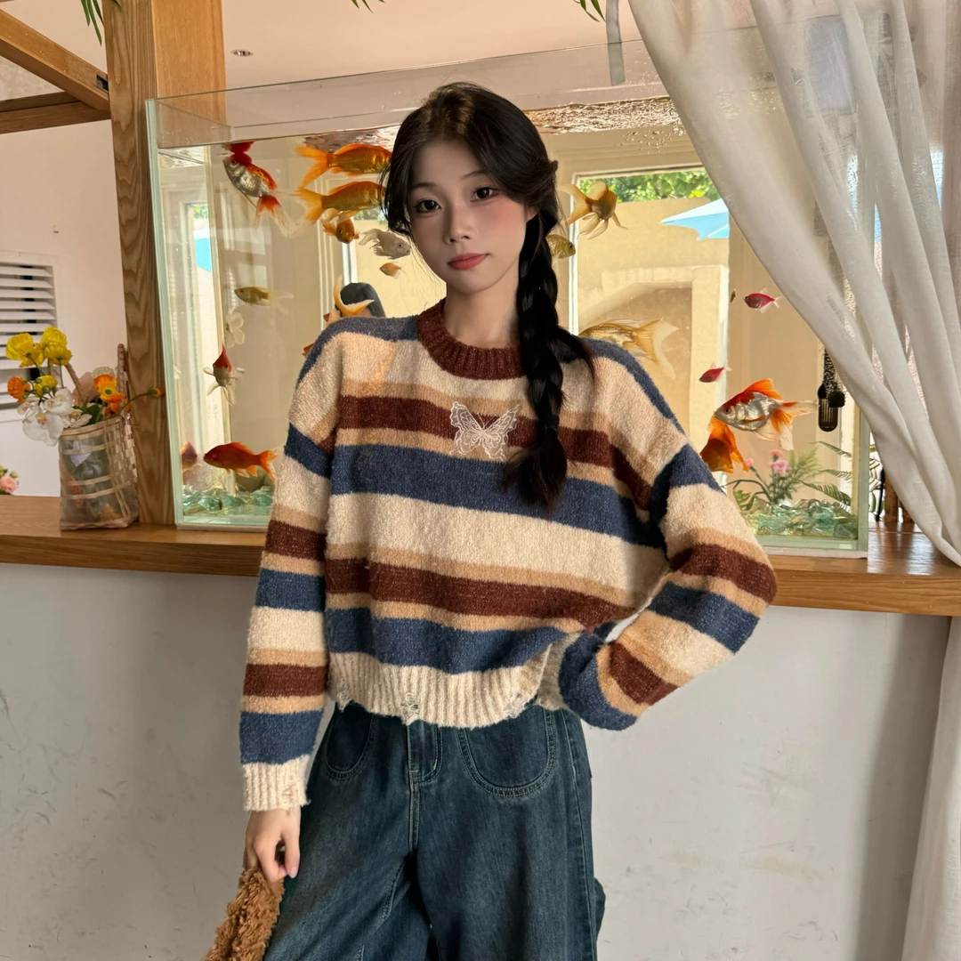 彩色条纹毛衣女款可爱青春小蝴蝶宽松短款圆领长袖毛衫GZ100681