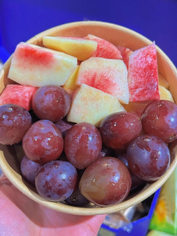 葡萄加秋桃双拼果切