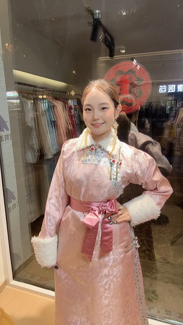 淡粉色民族服饰 二棉传统袍子