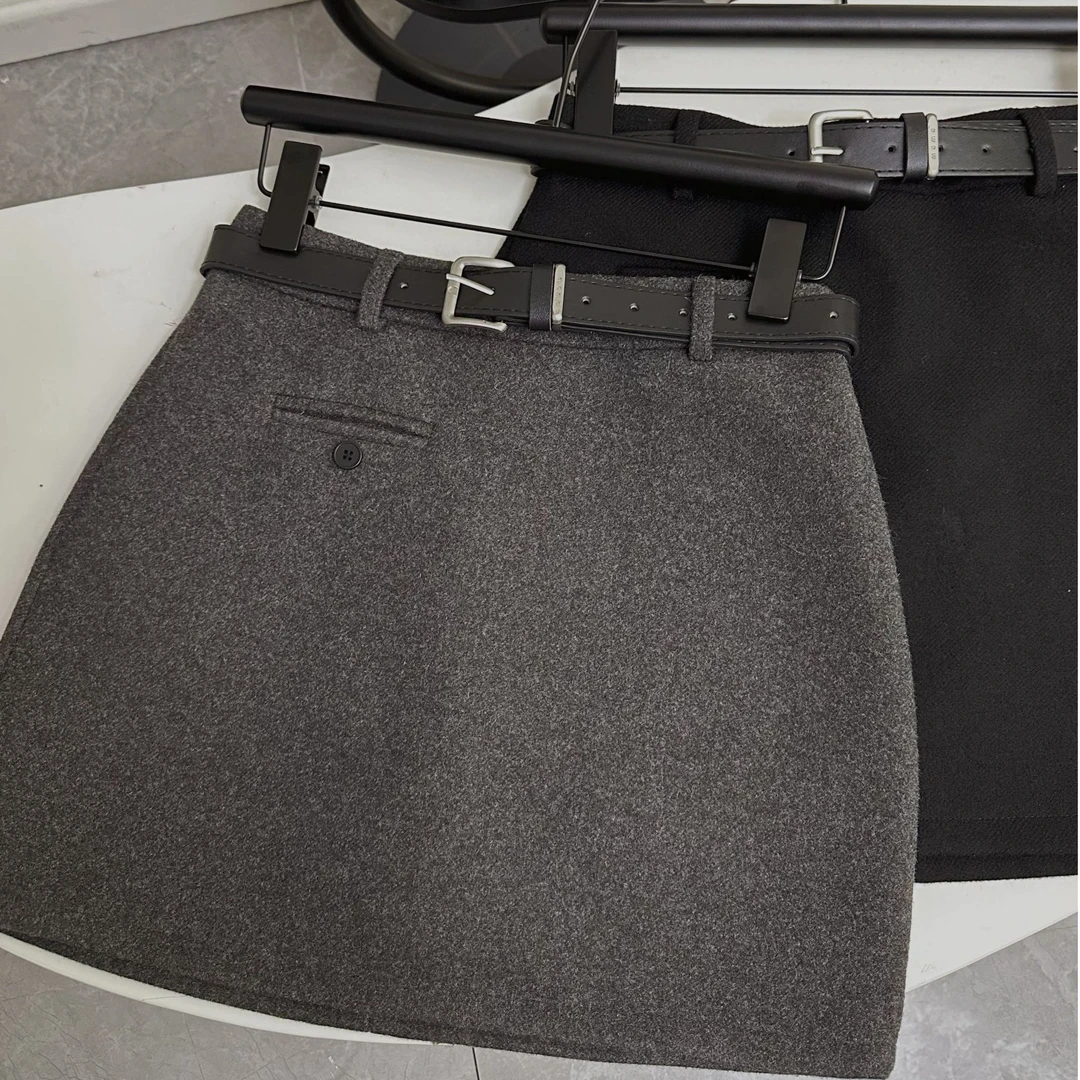 一粒扣极简风秋冬高腰百搭显瘦毛呢短裙带里衬休闲包臀半身裙女