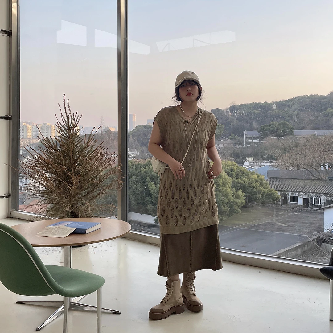 晶咕【白鹿时代】流心针织马甲V领镂空中长款