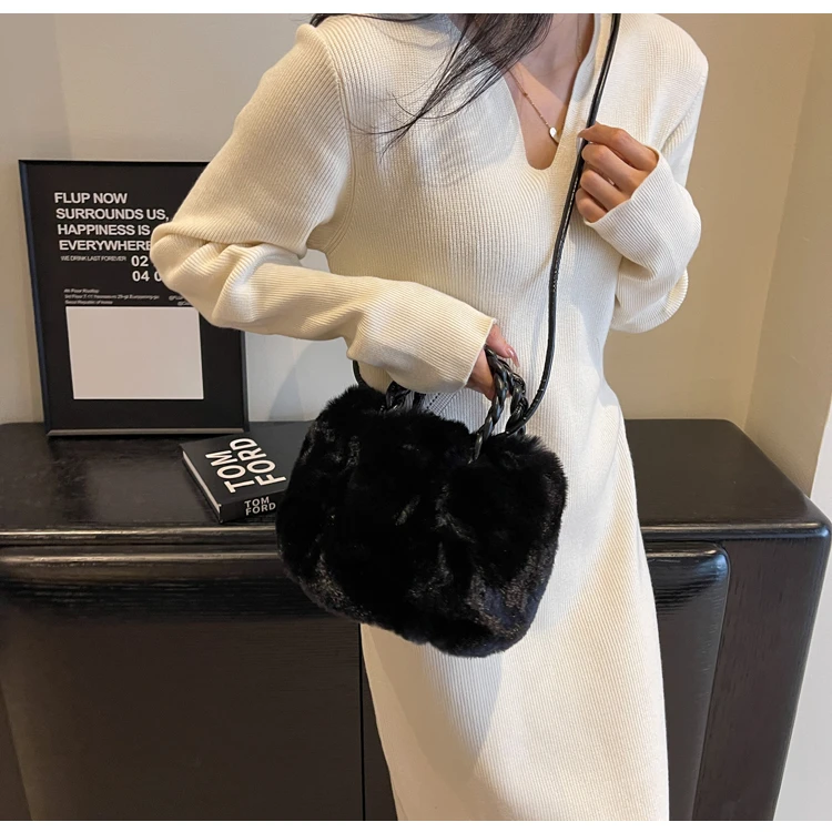 【主播推荐】高颜值毛茸茸手提包毛绒时尚网红单肩秋冬手拎包ins