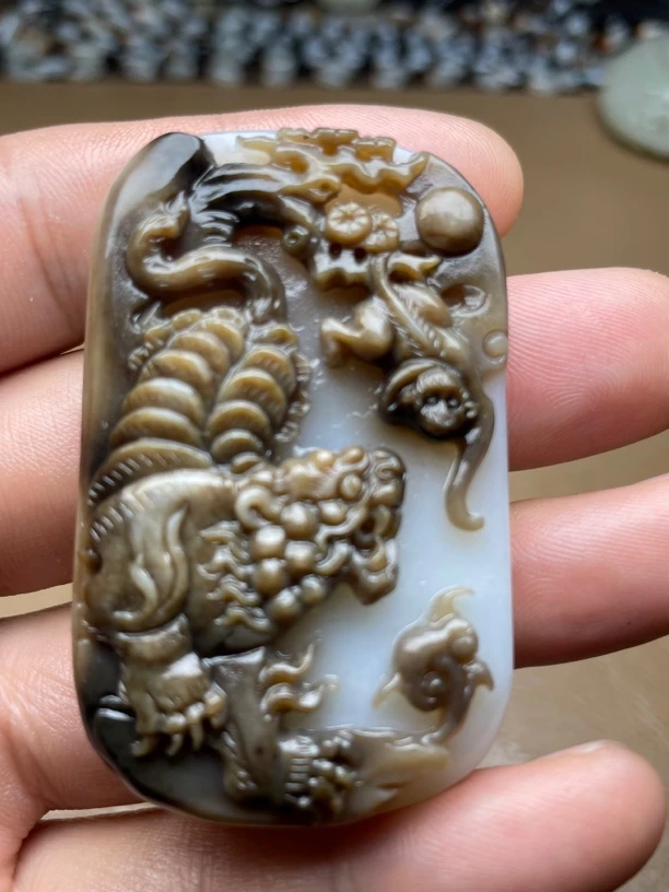 俄籽原皮原色和田玉虎牌精工雕刻肉质润白完美无暇超高性价比