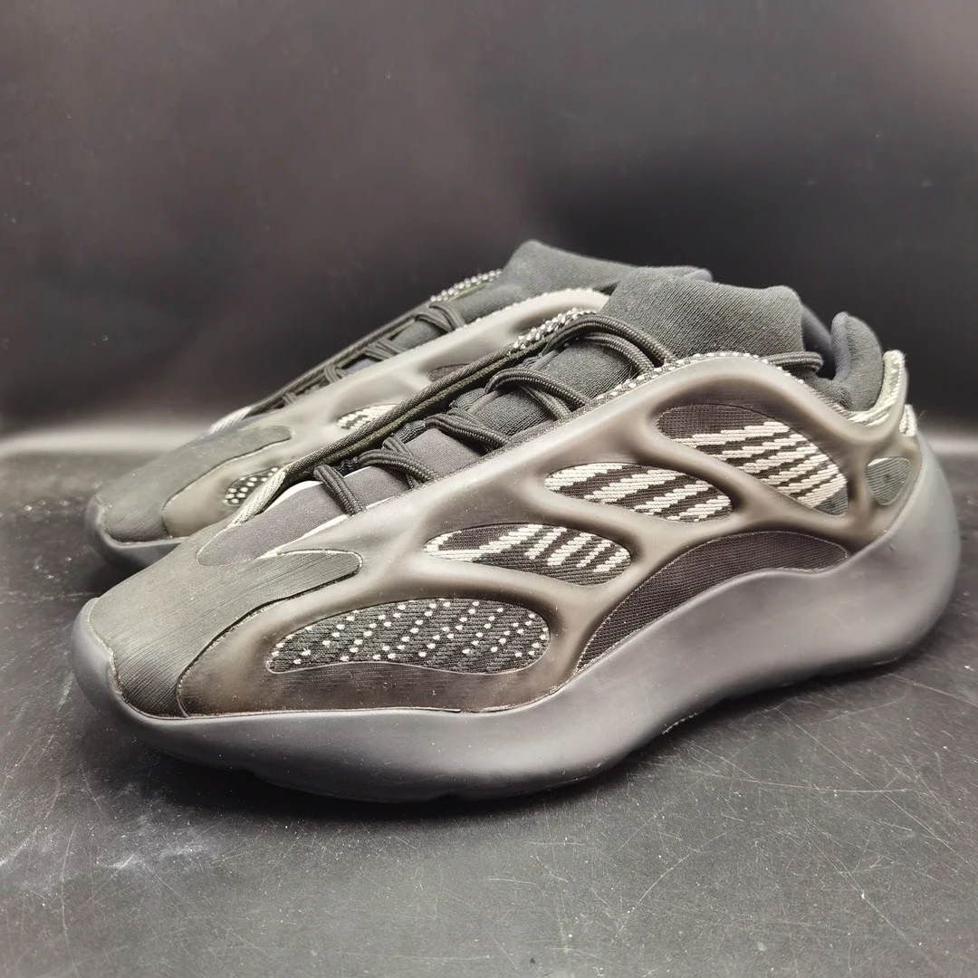 42.5码 Adidas yeezy700v3 黑魂 二手球鞋无原盒 成色参考详情图