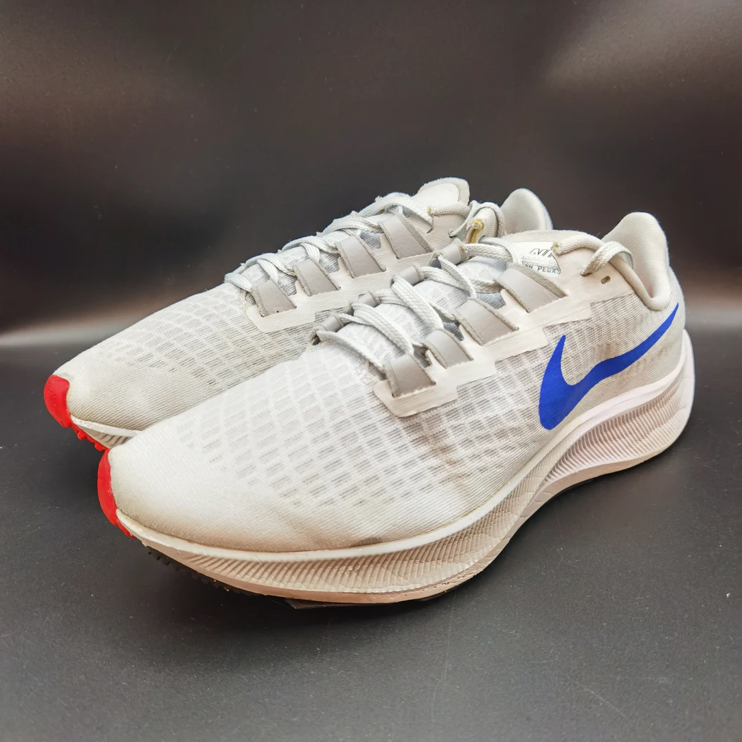 43码 Nike 飞马37 灰红蓝 二手跑鞋无原盒 成色不错 公价899