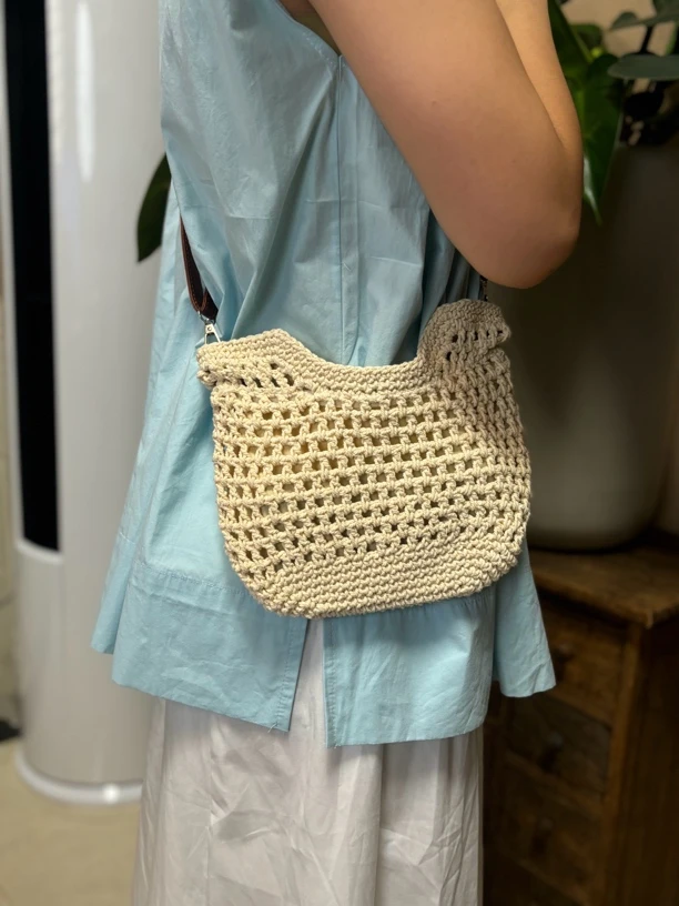 迷你渔网斜挎款网红时尚百搭镂空简约文艺编制化妆包