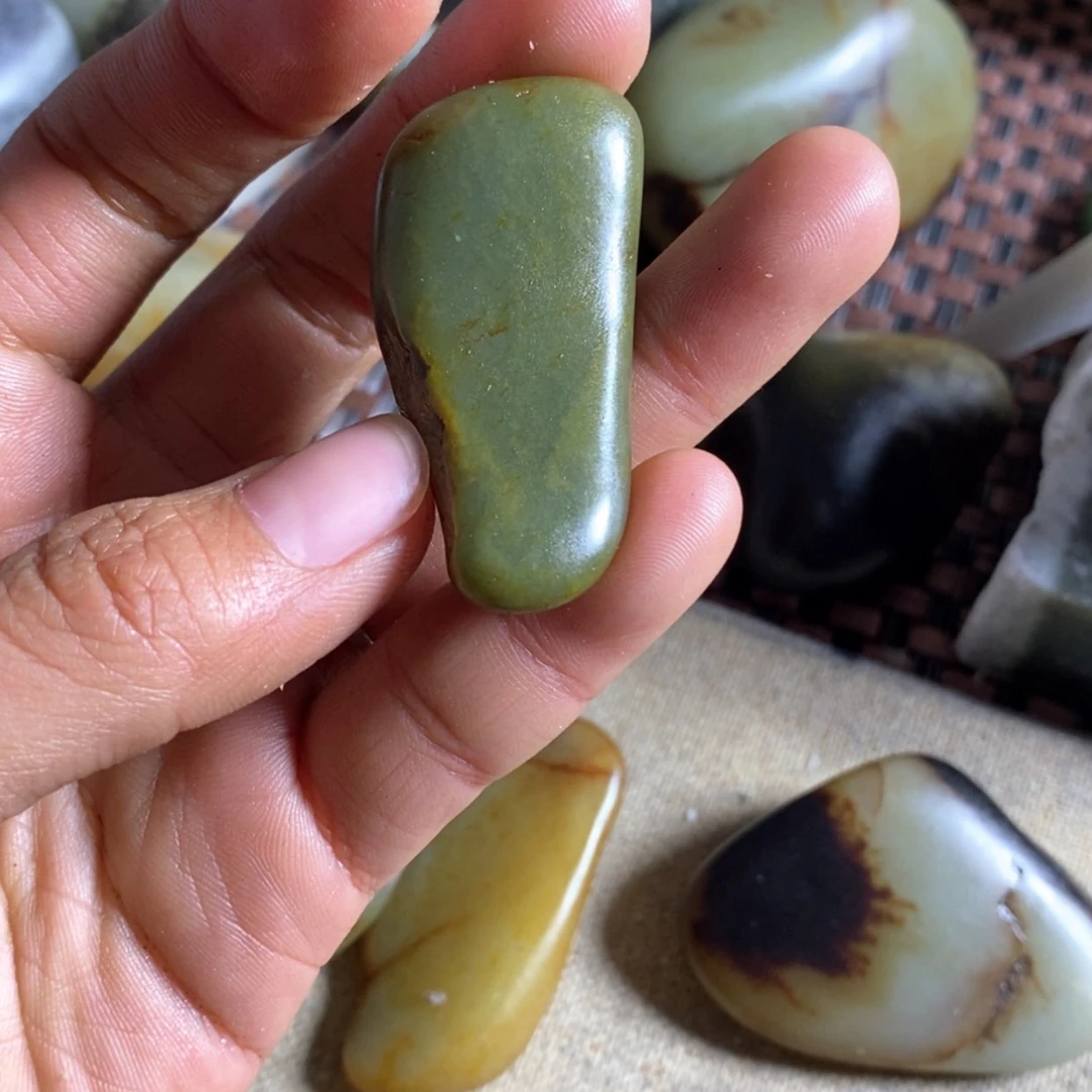 【闪购商品】和田玉边角料微瑕疵练手料未镶嵌