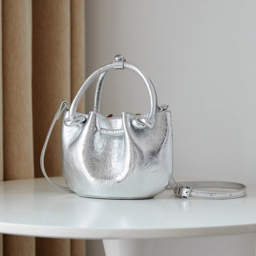 中号新款云朵小花蕾时尚小众设计百搭手提单肩斜挎女包包8966-银