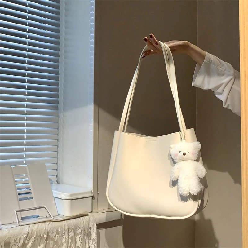 2025新款包包女夏季大容量软皮托特包小众休闲通勤单肩水桶腋下包