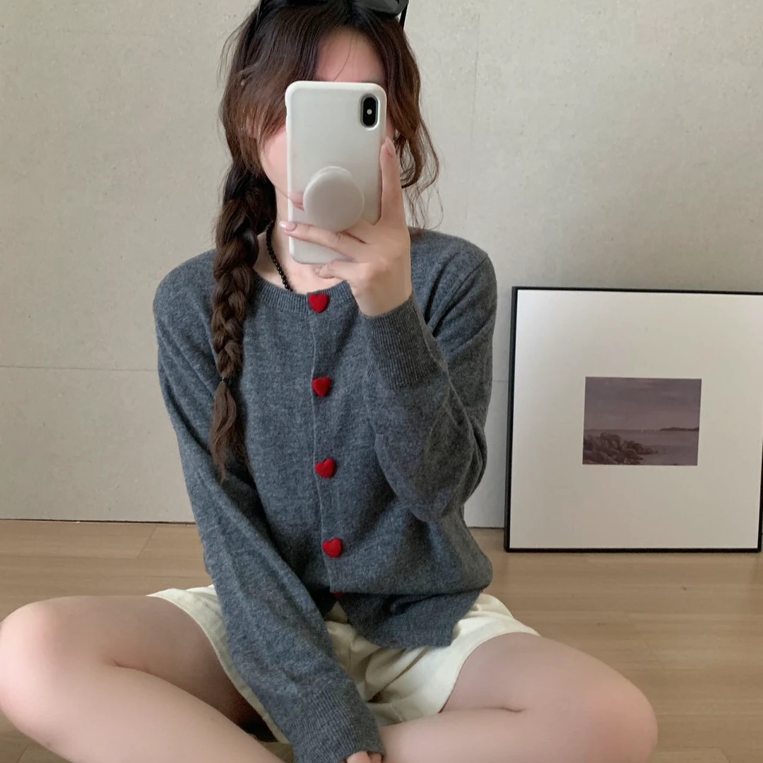 韩系爱心包扣设计感针织开衫外套女秋季新款