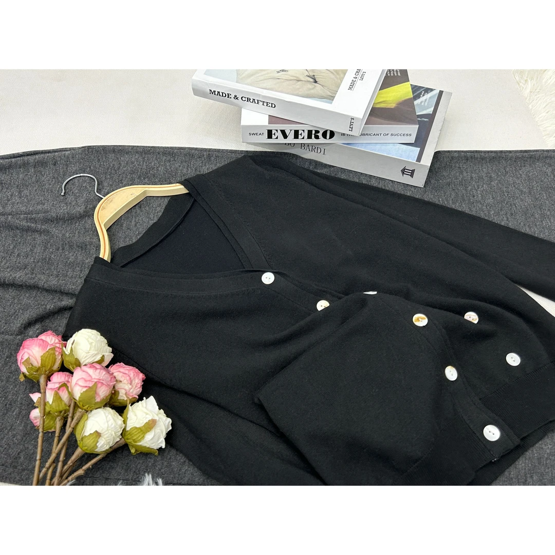 【V领开衫黑】新款气质针织长袖开衫上衣QC1067