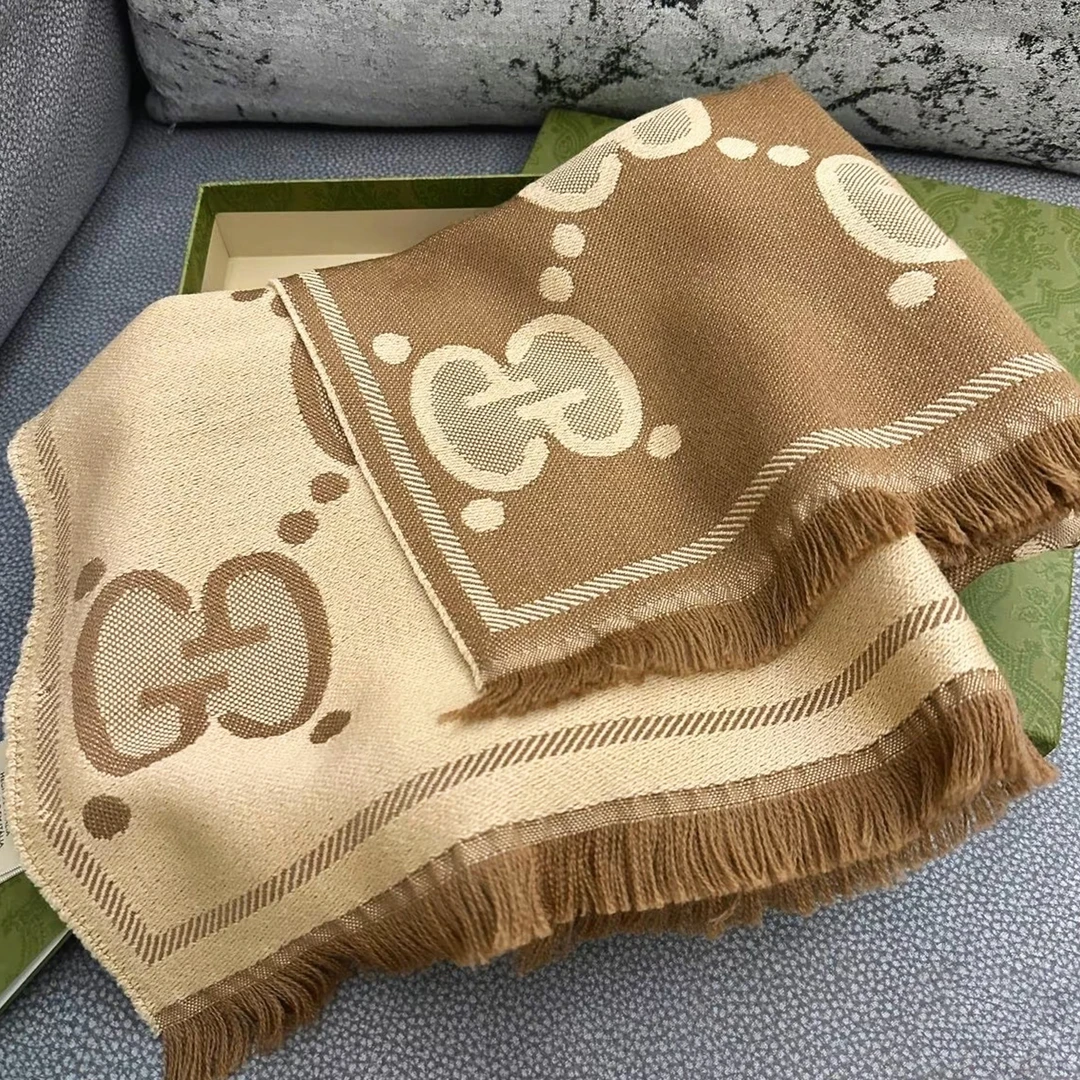 全新未使用  Gucci/GG羊毛双面提花围巾/195*45cm