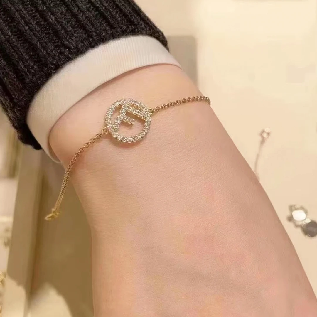全新未使用 FENDI/芬迪 金色复古带钻手链