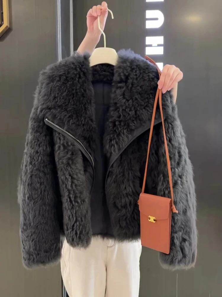 今年流行漂亮欧货爆款设计感小众韩系高级感黑色大翻领外套女冬季