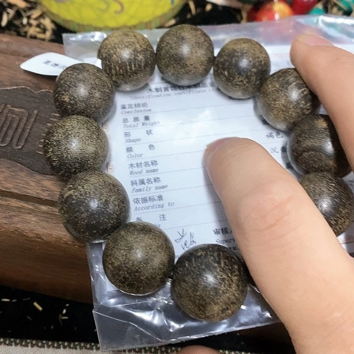 织绣摆件等各种各样的小