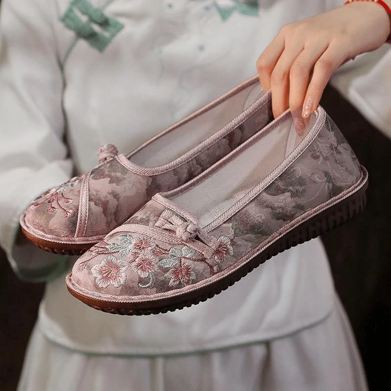 春季老北京绣花布鞋女民族风平底妈妈鞋软底单鞋一脚蹬广场舞女鞋