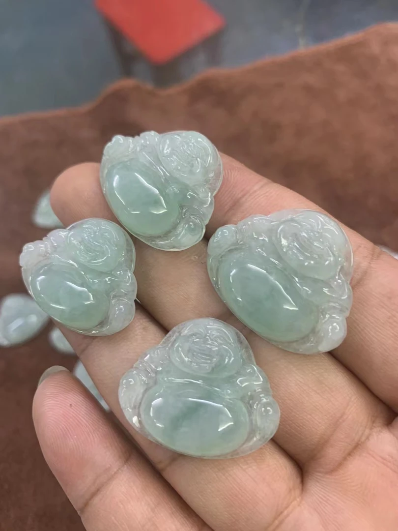 天然缅甸翡翠佛公吊坠精美