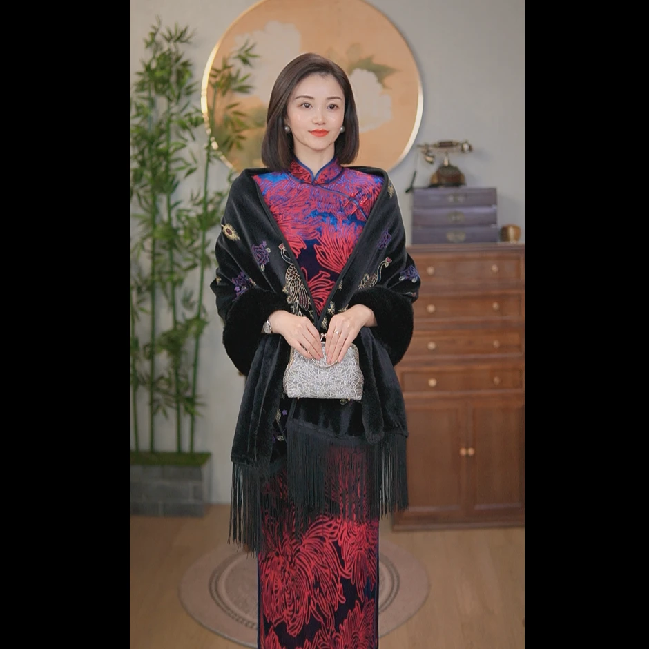 秋冬新款黑色孔雀流苏加绒加厚披肩外套复古洋气时尚百搭外搭