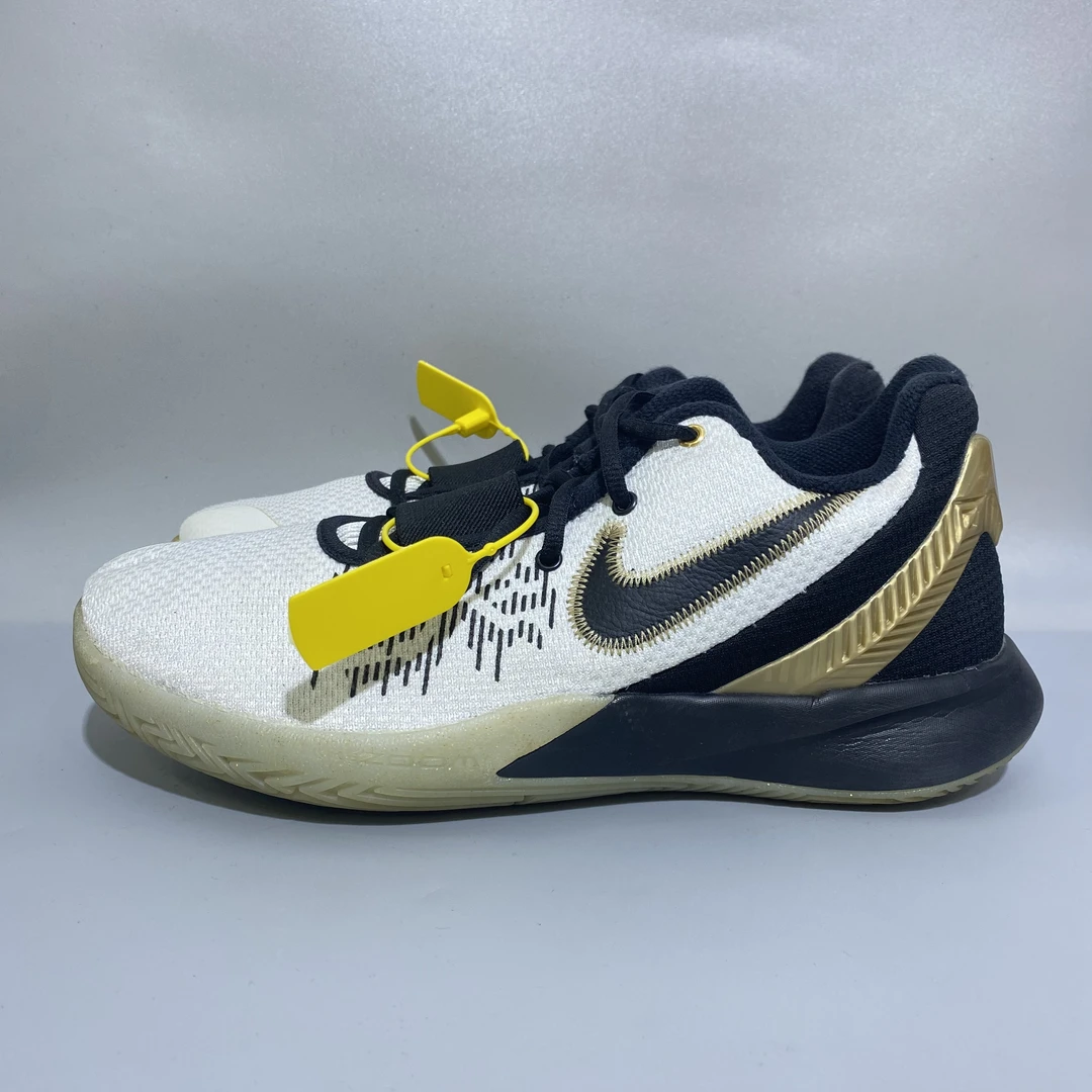 H 43码 耐克 flytrap 黑白 低帮实战篮球鞋