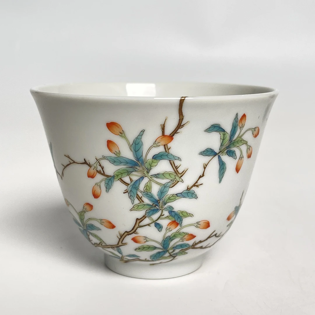 福利 官窑 清雍正 粉彩过枝枸杞花卉铃铛杯