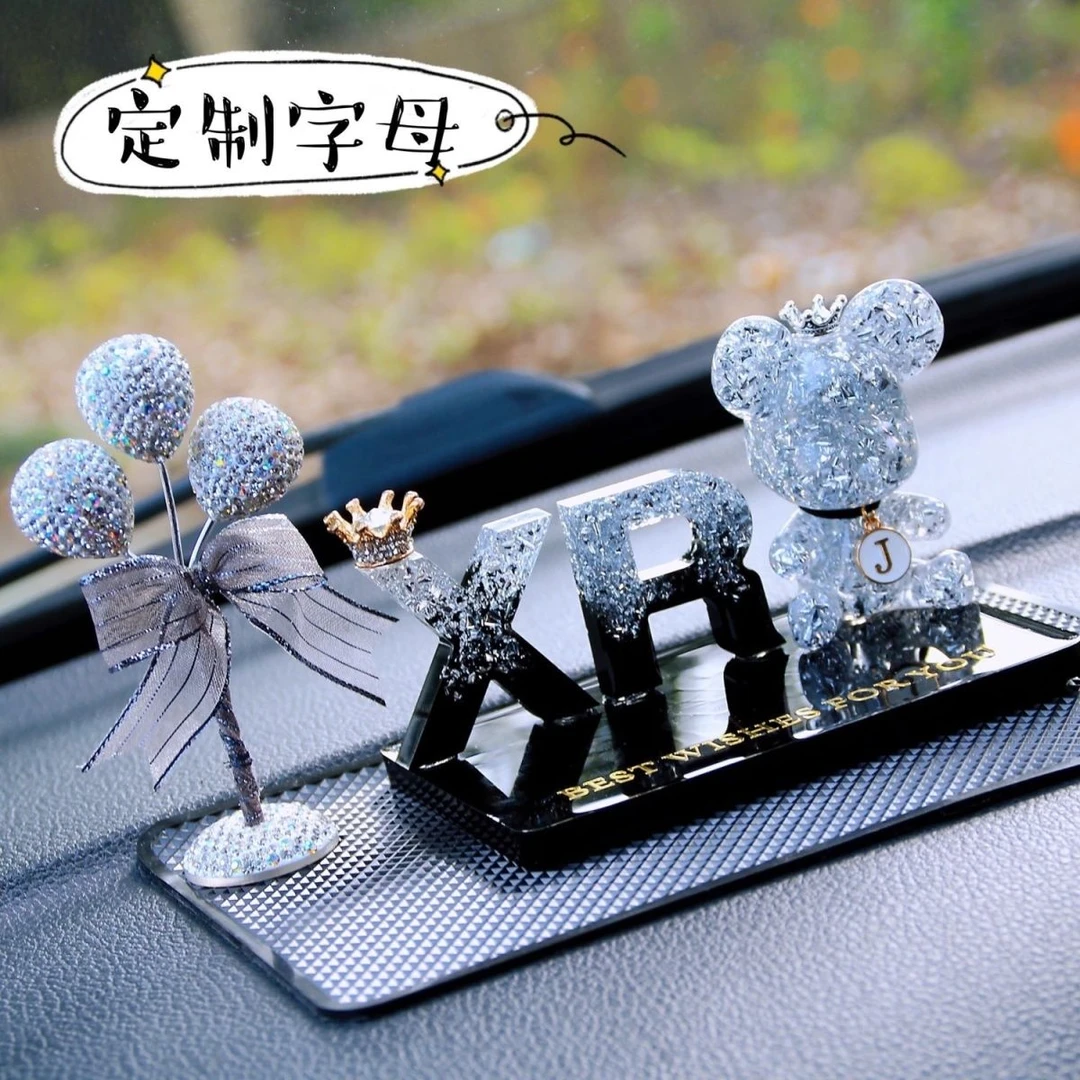 个性私人定制姓名首字母汽车挂件创意网红女神款中控台摆件粉红女