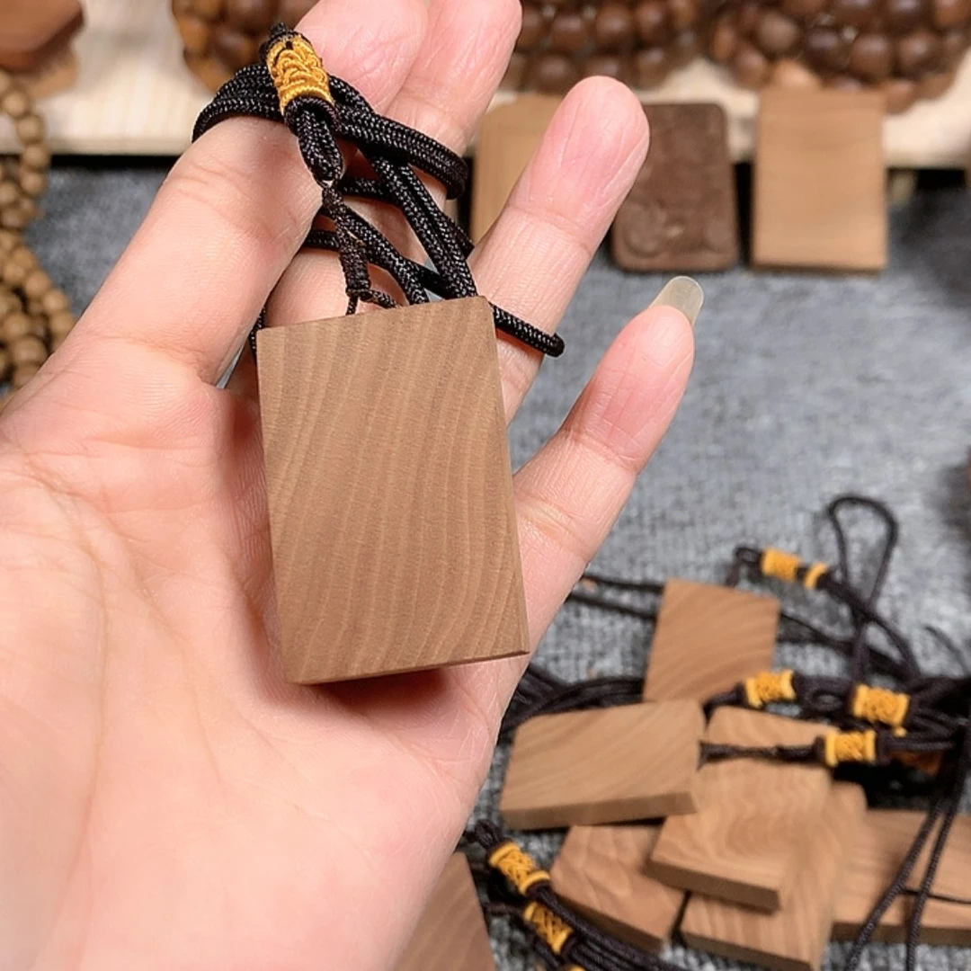 【闪购商品】檀香木吊坠老山檀香小无事牌