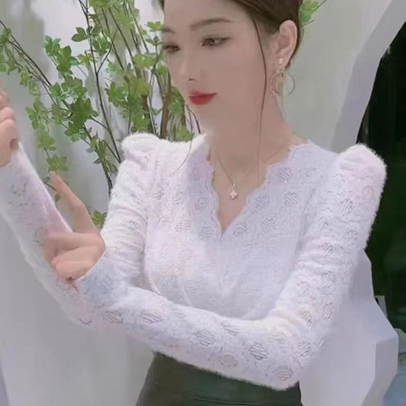 加绒保暖蕾丝打底衫短款时尚百搭显瘦修身V领长袖上衣纯色蕾丝衫
