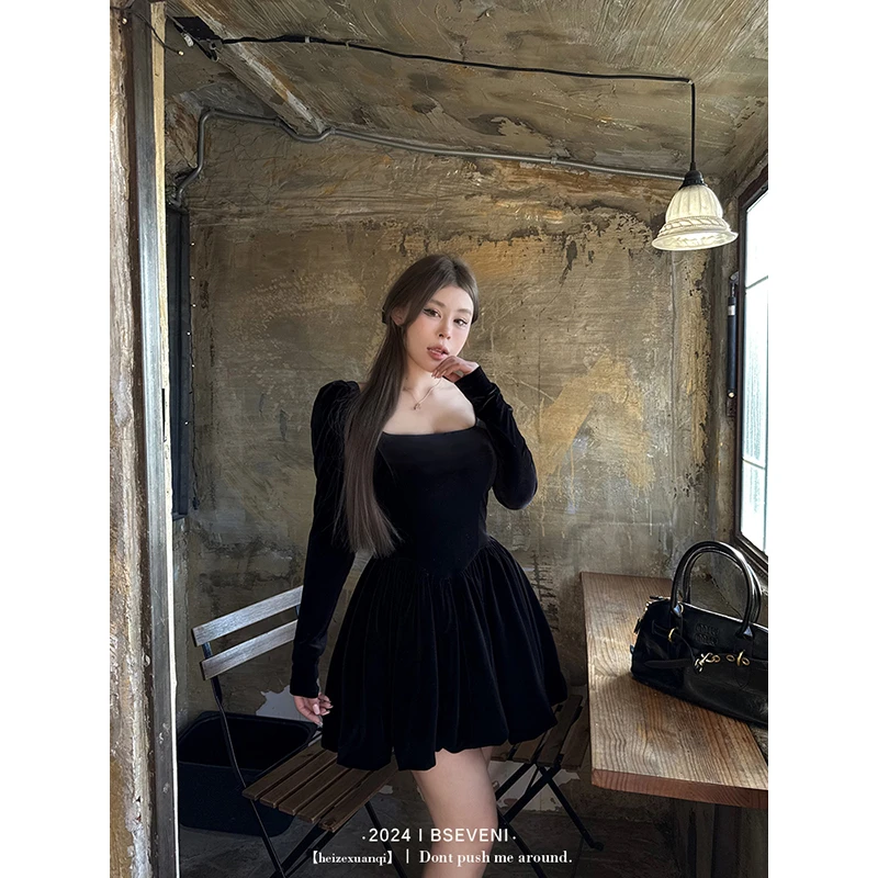 黑泽玄七“氛围感海瑟薇”黑天鹅年会系列显瘦气质小黑裙丝绒连衣裙