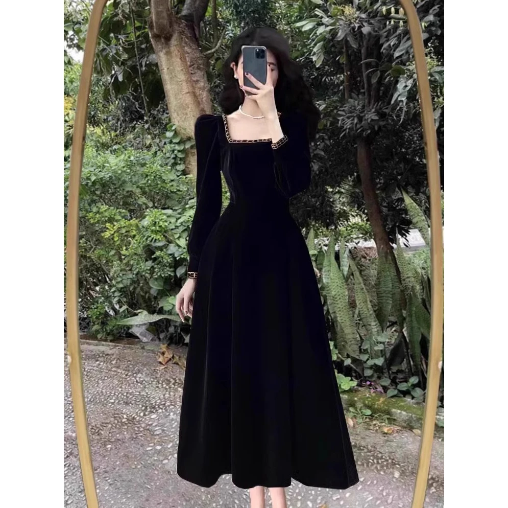 高级感黑色连衣裙女2025年春季新款法式复古赫本风方领丝绒长裙子