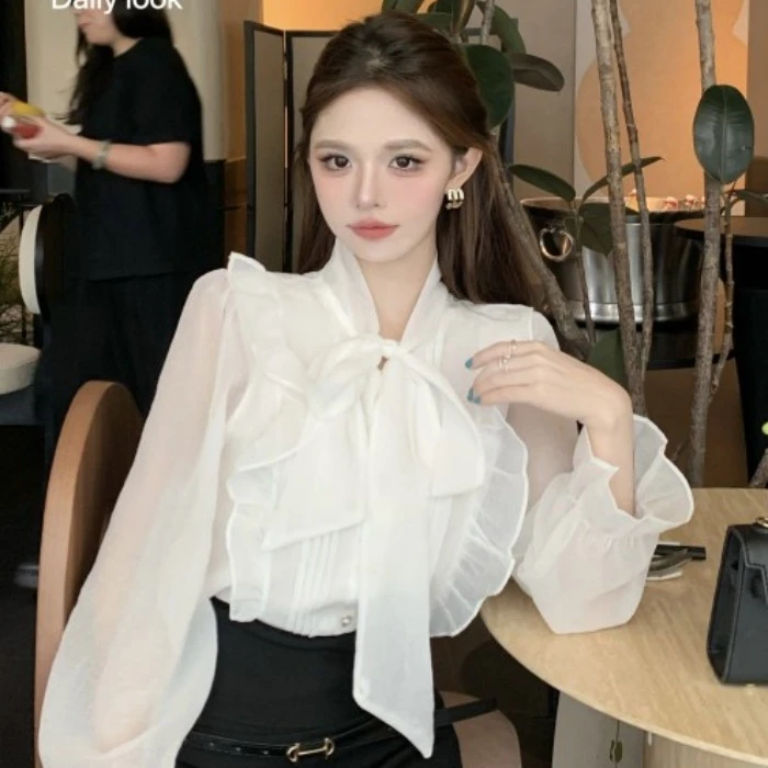 2025春夏新款蝴蝶结系带衬衫设计感小众泡泡袖荷叶边法式内搭衬衣