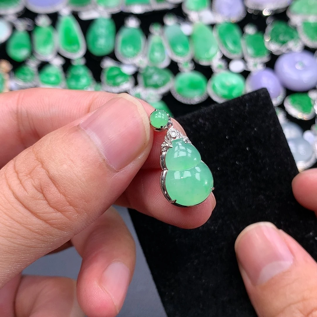 翡翠吊坠(赠链)18K金镶嵌