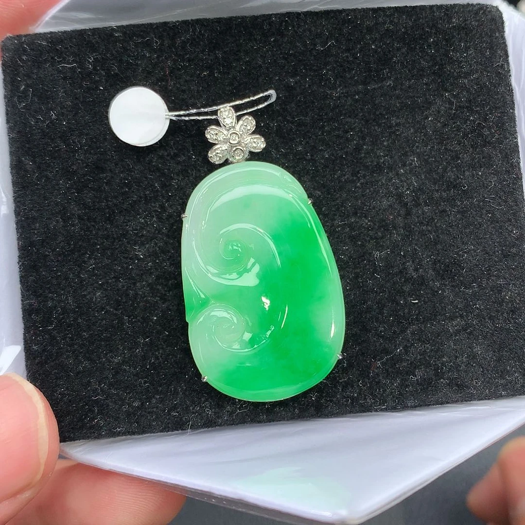 翡翠吊坠(赠链)18K金镶嵌