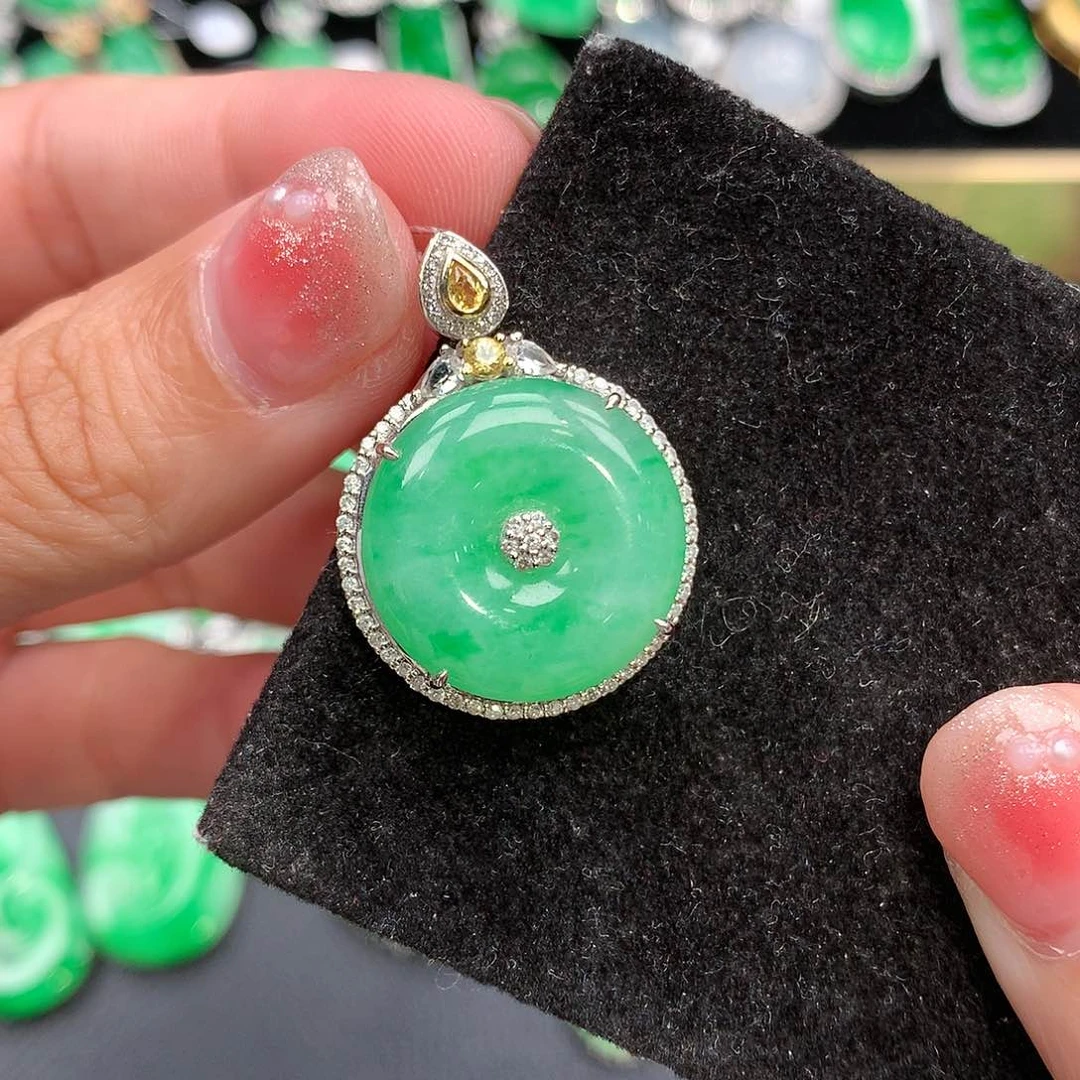 翡翠吊坠(赠链)18K金镶嵌