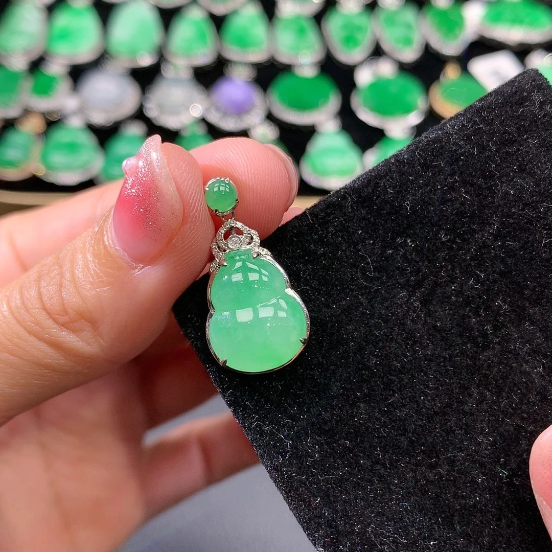 翡翠吊坠(赠链)18K金镶嵌