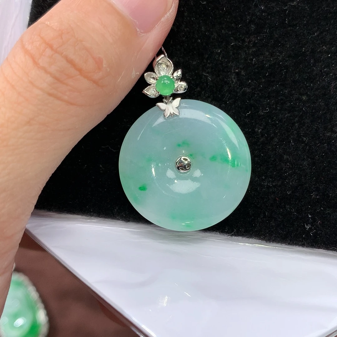 翡翠吊坠(赠链)18K金镶嵌