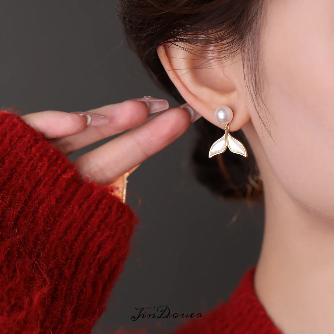 铜合金耳饰 轻奢高级感独特小众珠珠鱼尾耳环女秋冬2025新款耳饰
