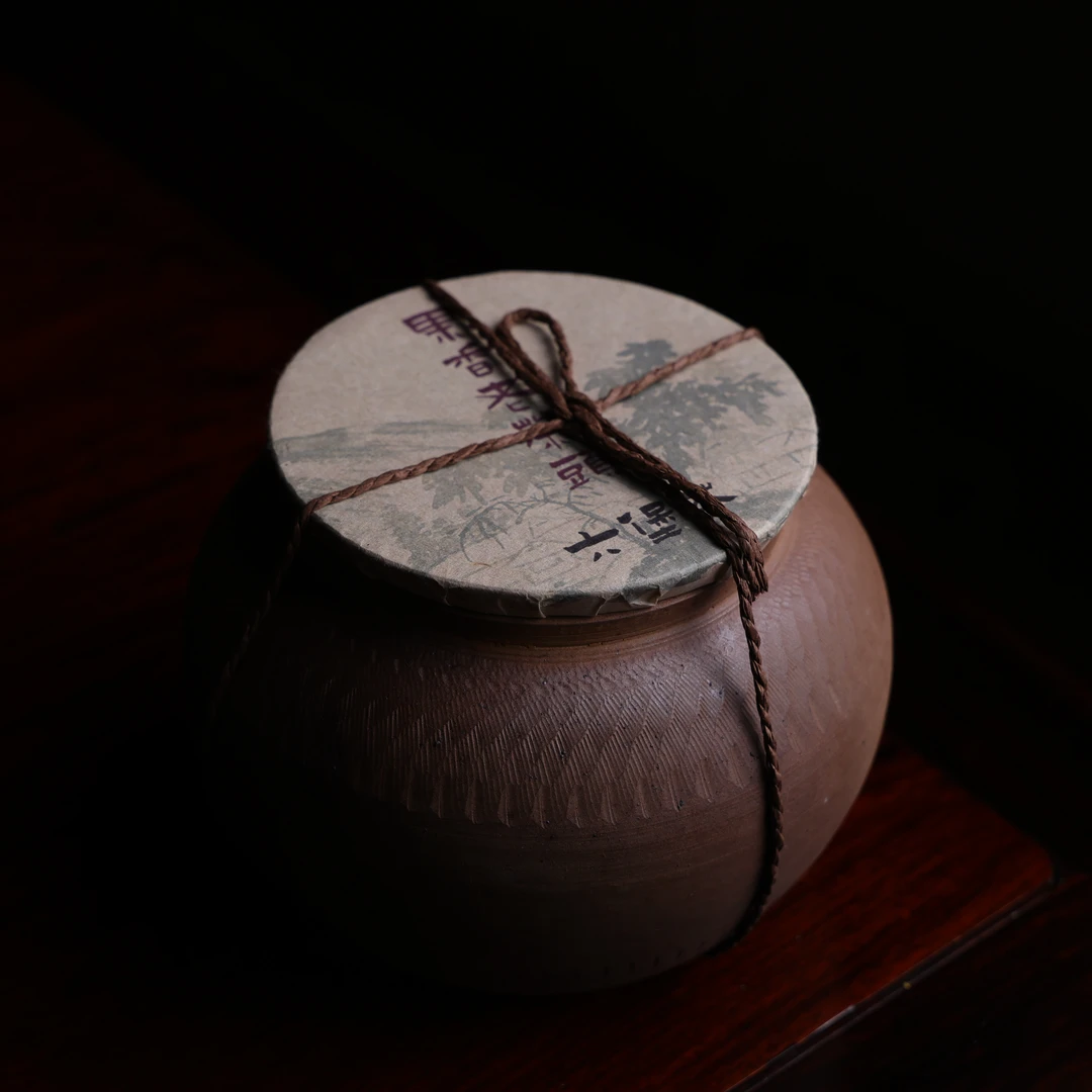 督茶府【果香老茶头】●2016年六堡茶600克陶罐装